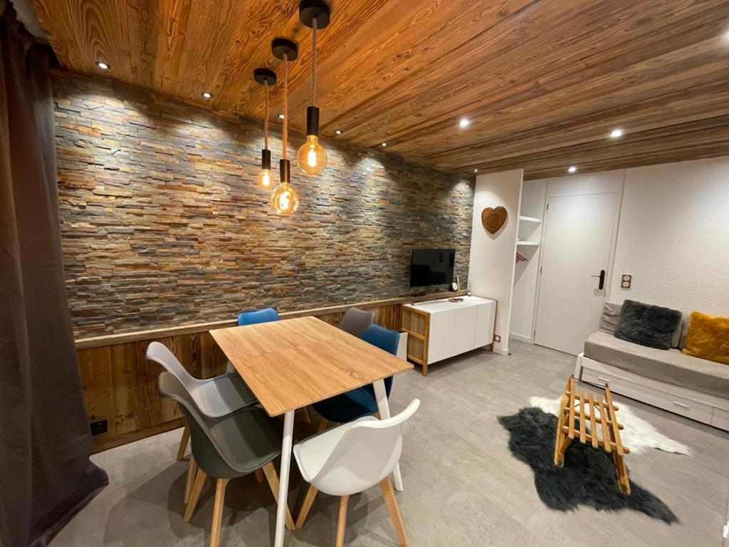 Appartement Le Cheval Noir 37 *